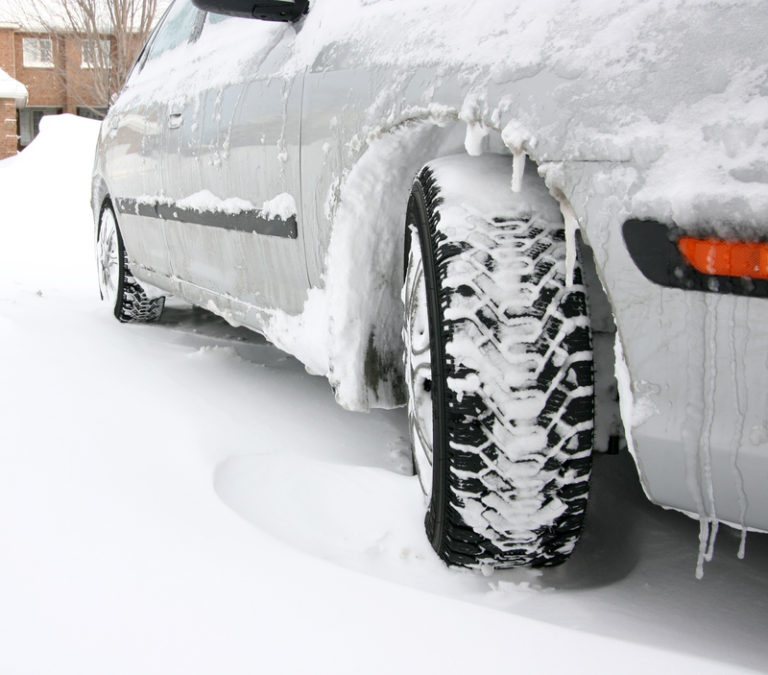 Výrazné rozdiely medzi letnými a zimnými pneumatikami 